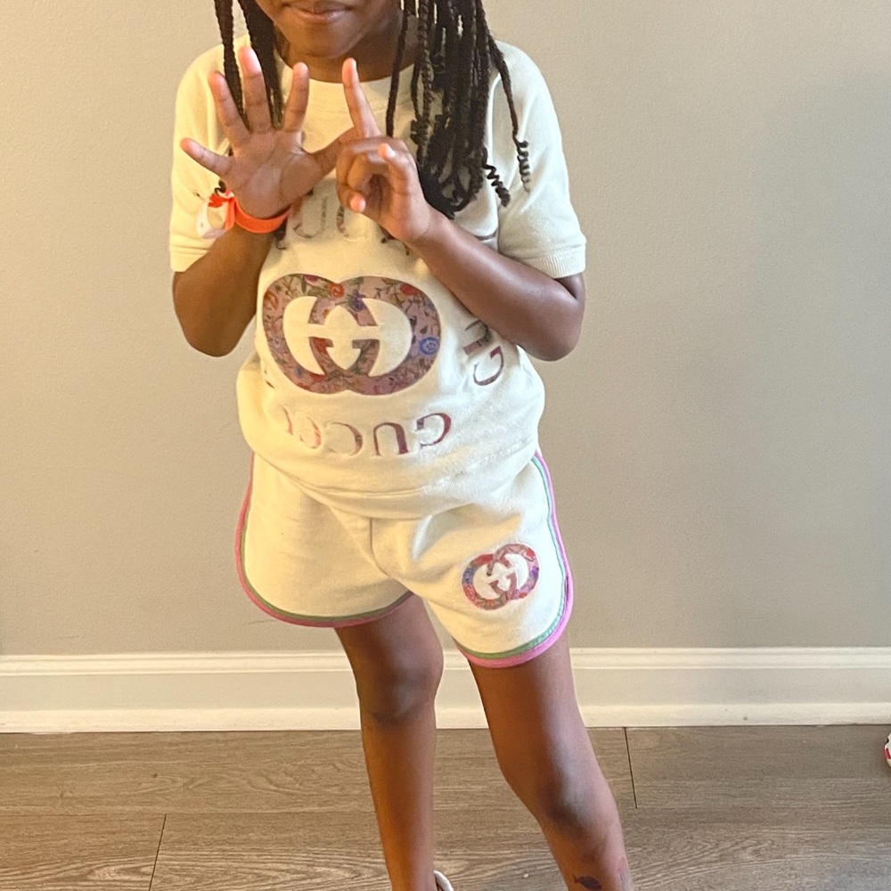 Gucci Kids Beige Shorts with Pink Accents